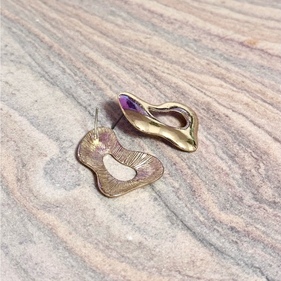 ☀️ 3/$20 Bold Statement Earrings - Picture 2 of 2